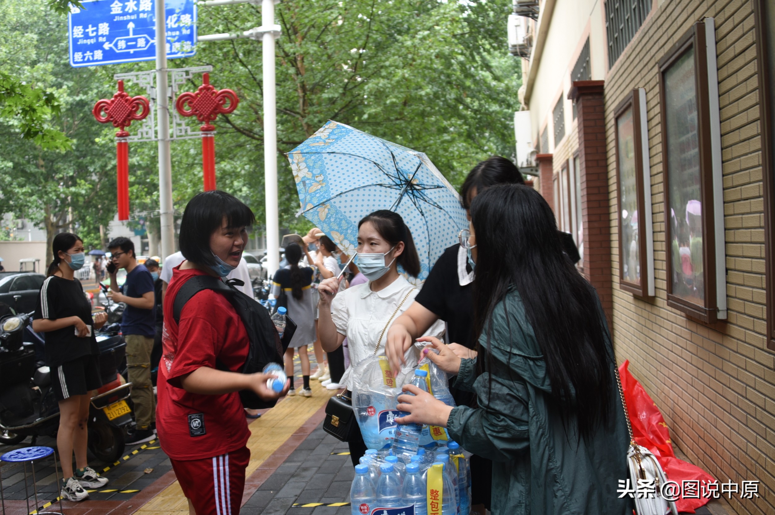 巡防员牵线*光春**早点餐饮，400张汤类半价优惠卡送高考考生