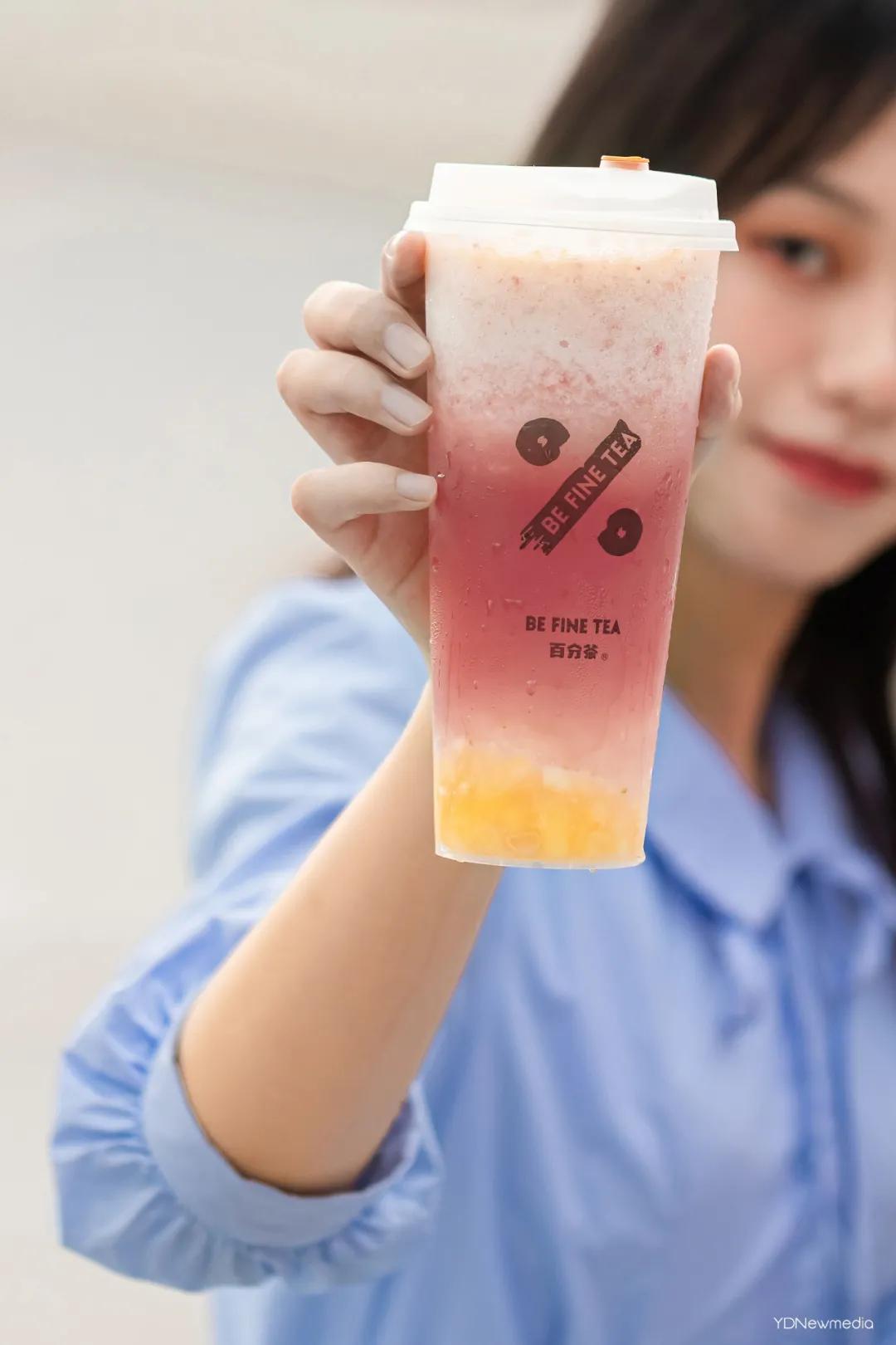 水果怼怼怼怼怼到爆汁，这家“超给力”的水果茶，6.3元限时喝