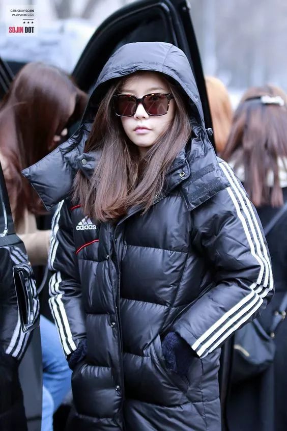 双十一大牌羽绒服打折,双十一购物狂欢节冲锋衣冬