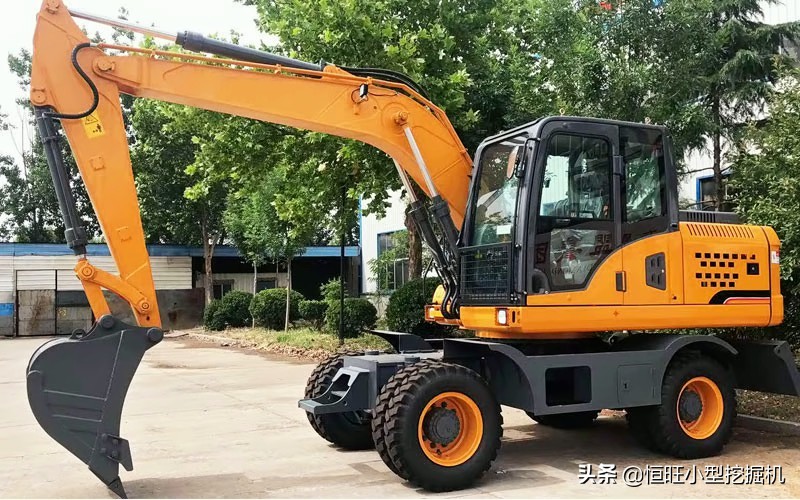 轮式挖掘机有什么优缺点,轮式挖掘机和履带式挖掘机哪个好