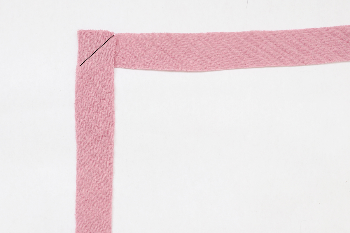 领口和领子的缝合方法,v领领口中间有三针平针缝合方法