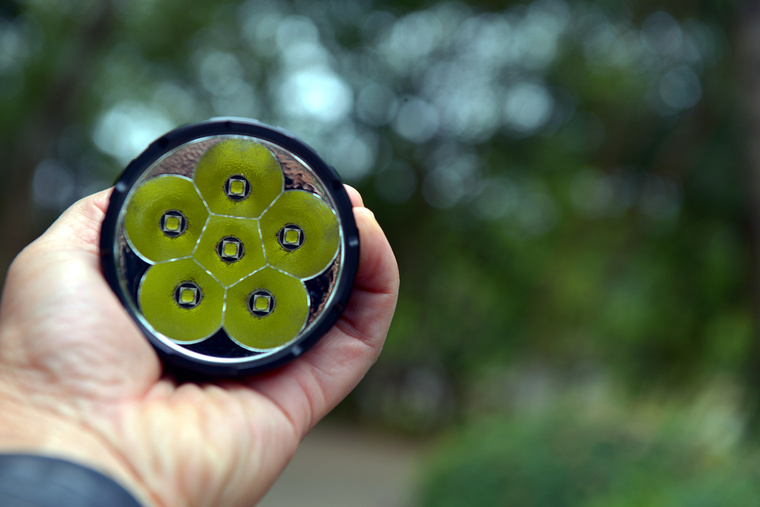 自从拍完这个手电之后,公园里人少了好多