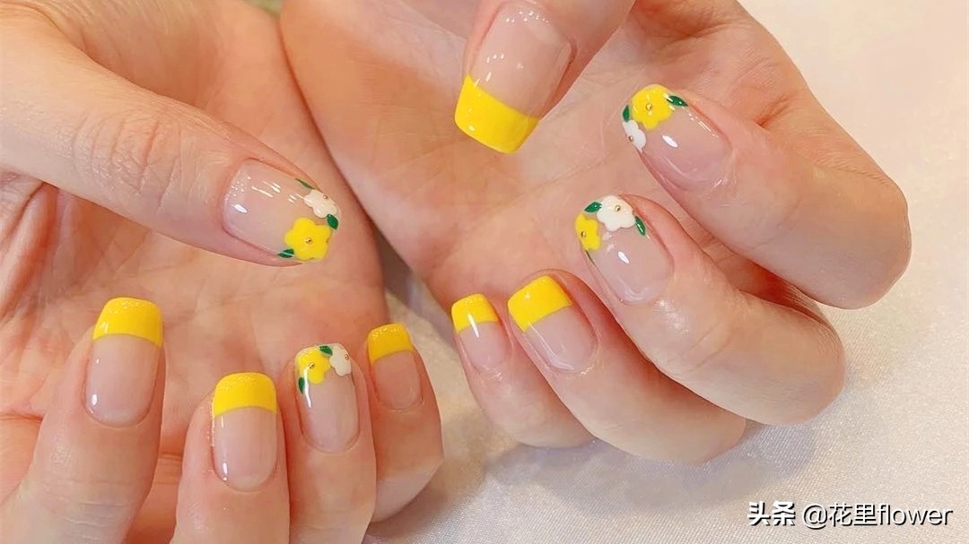 简单又大方的温柔系美甲超耐看,黄色美甲怎么搭配好看