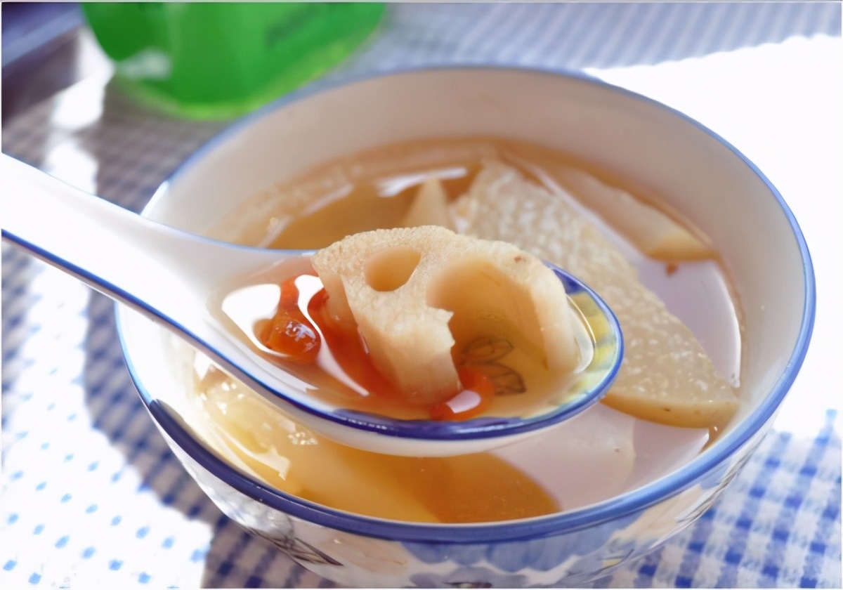 孩子大便干手脚发热是什么症状,孩子内火大大便干燥喝什么水