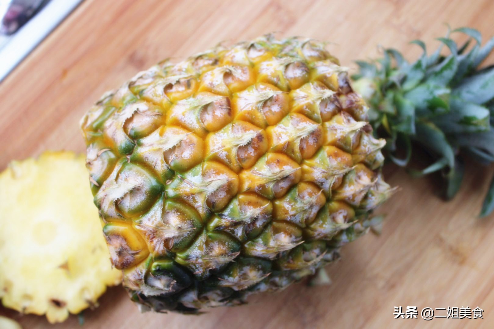 不用削皮怎么切菠萝,原来切菠萝这么简单不挖眼不削皮