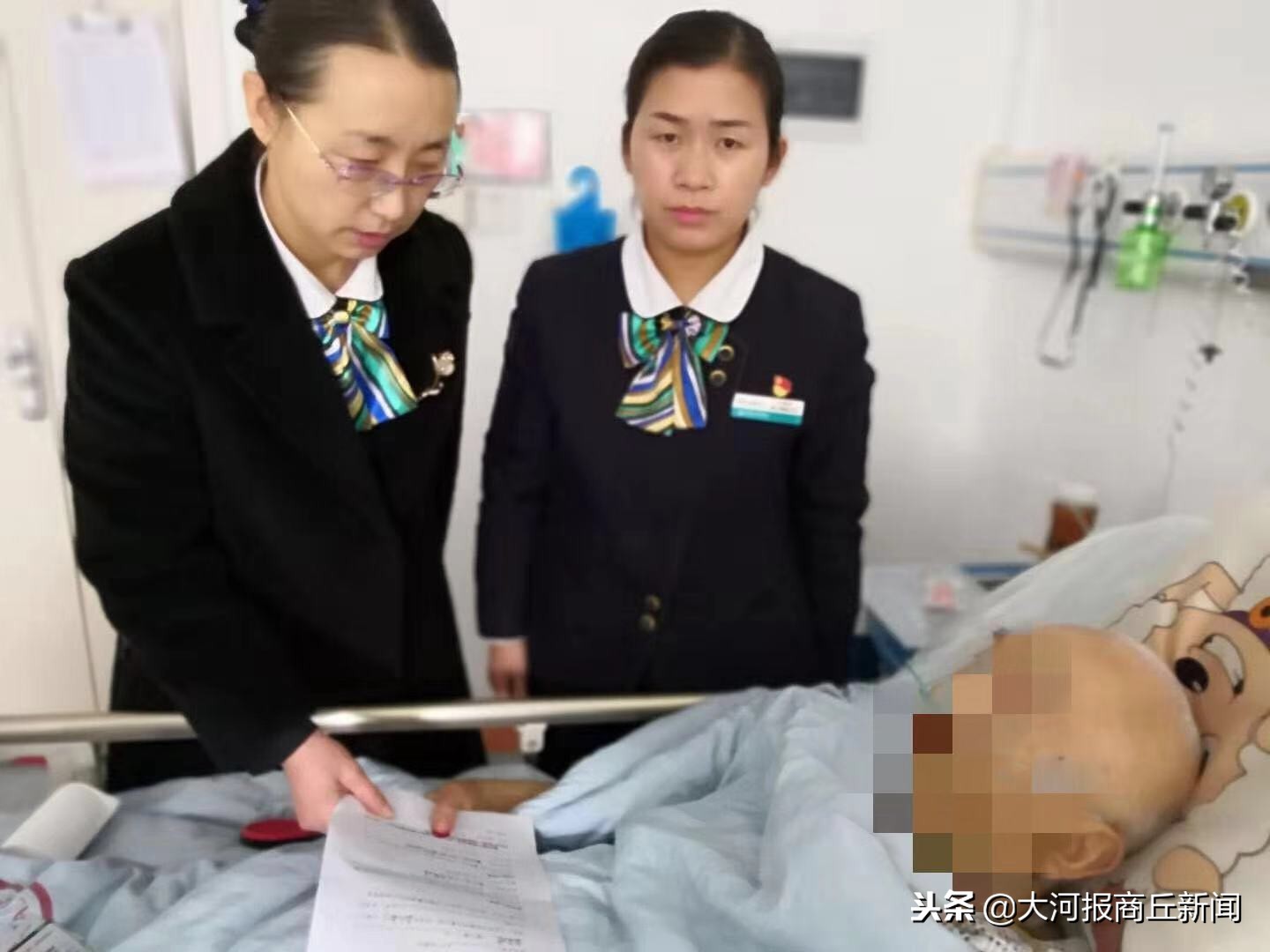 老人瘫痪在床银行卡被锁怎么办,老人住院银行拒绝办理取款业务