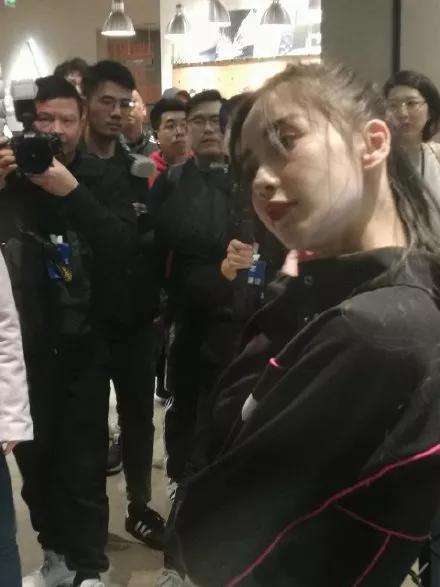 林允美白秘籍是坚抹身体乳!评测英皇室百年牌子身体乳有多好用?