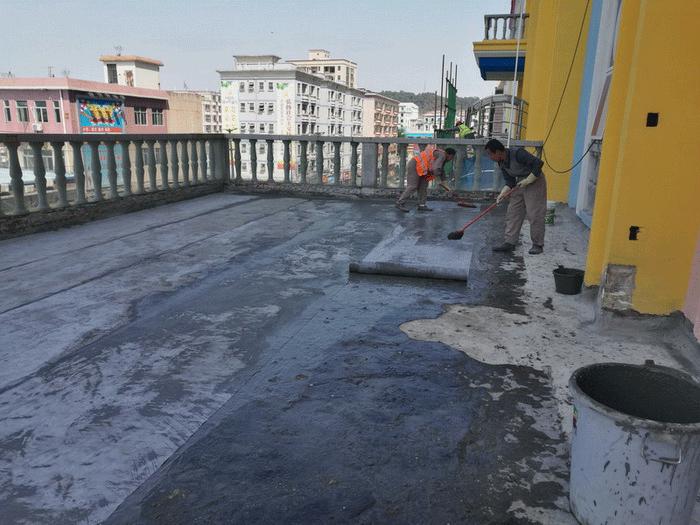 屋顶漏水有什么办法修补视频教程,卫生间屋顶漏水渗水补漏神器