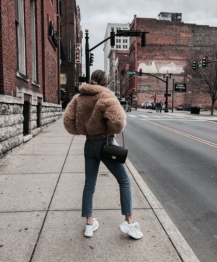 人手一个的毛巾包为什么魅力这么大?今年秋冬,大家都喜欢毛多的