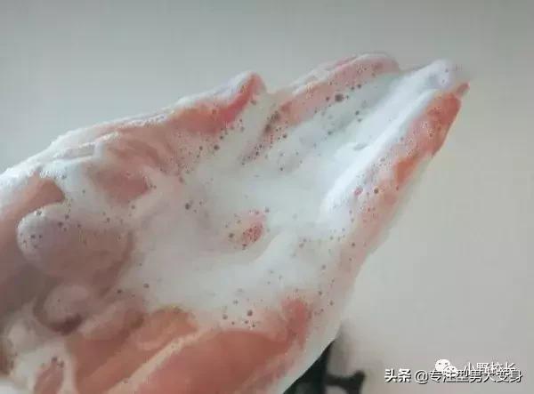 不同肤质的人怎么选护肤品,男生适合的保湿护肤品推荐