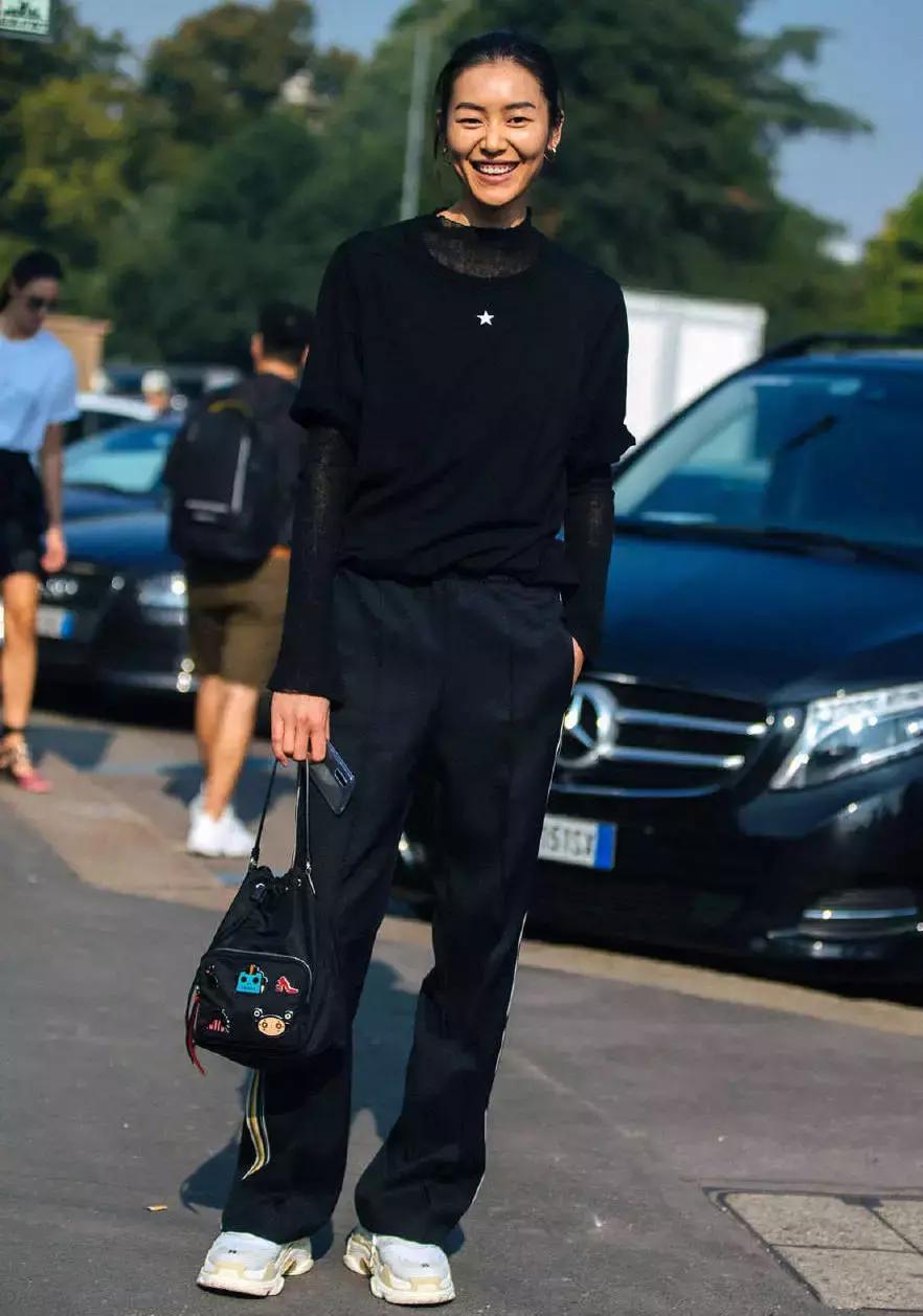 刘雯今年最流行的包,刘雯同款包时尚潮流大牌大容量