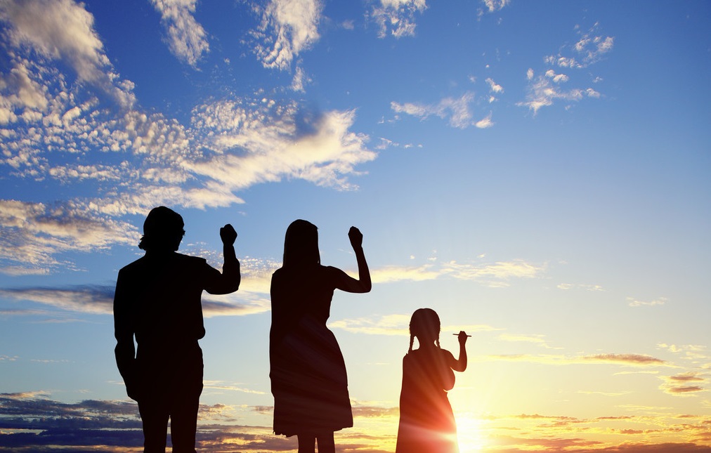 10岁女孩因好奇给*体下**塞东西,妈妈发现后赶紧送医院