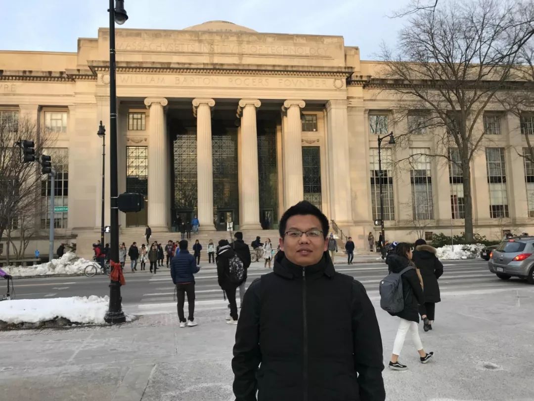 一群博士硕士,动不动“鬼混”到半夜,却干成了件人人称赞的事