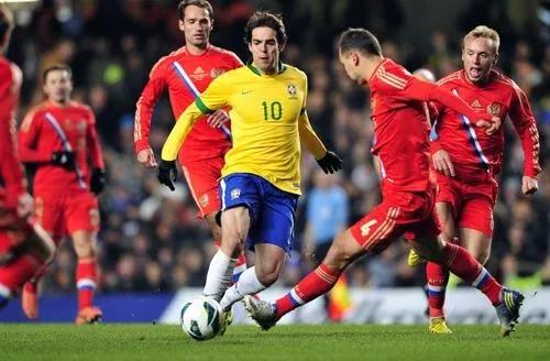 2014巴西世界杯为什么没卡卡,2010年世界杯巴西有小罗和卡卡吗