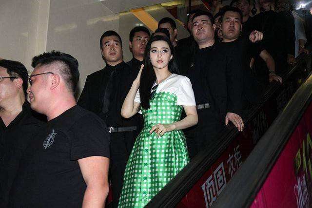 在这个物欲横流纸醉金迷的世界,娱乐圈如何评价周润发