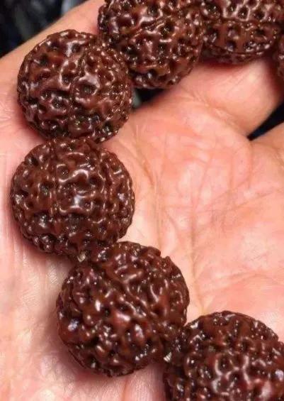 金刚菩提手串黑了怎么办,金刚菩提上油黑了怎么处理