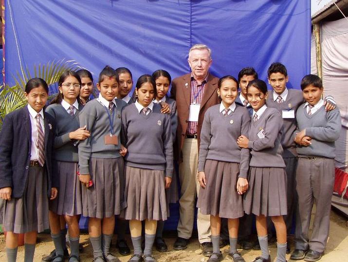 世界各国的校服对比,世界各国学生校服