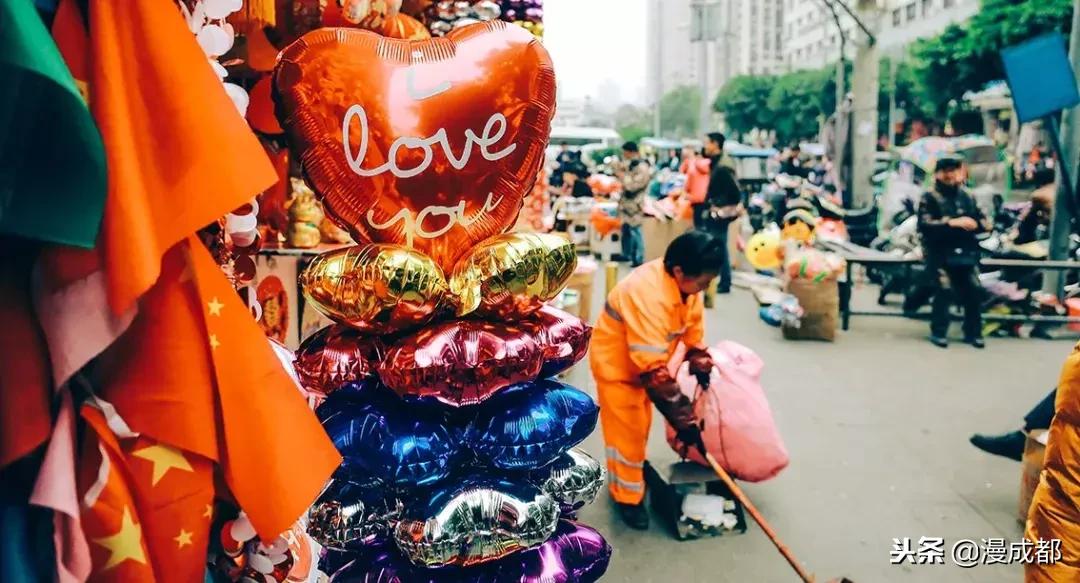 据说不来这里就白来成都，你一定没有见过这么魔幻又传奇的荷花池