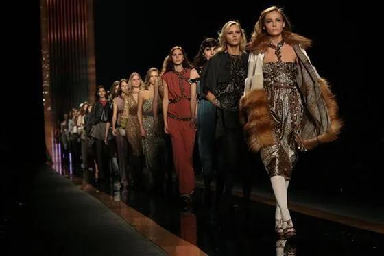 蔡徐坤成纪梵希彩妆代言人，《少年的你》成金像奖最大赢家…