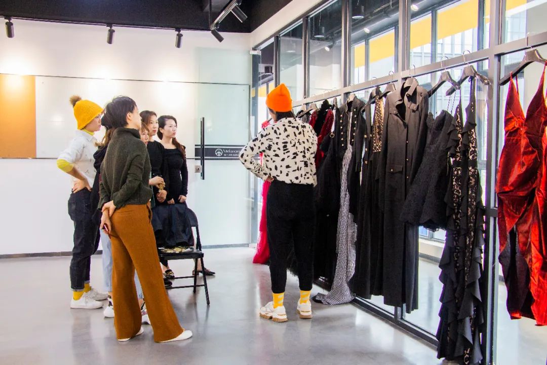 zara也能穿出高级,zara怎么穿出复古感