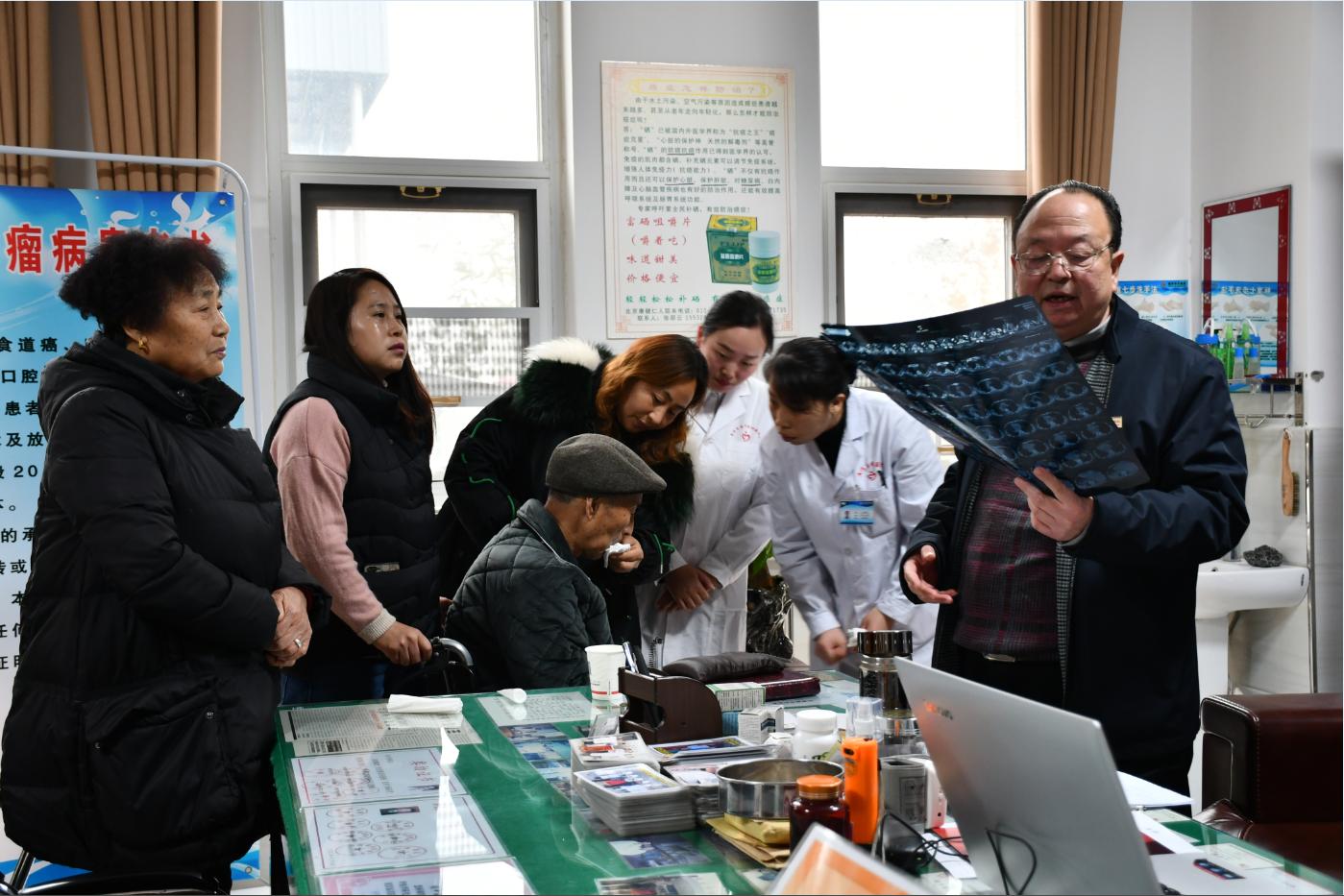 四个女儿轮流照顾,四个女儿轮流照顾植物人母亲