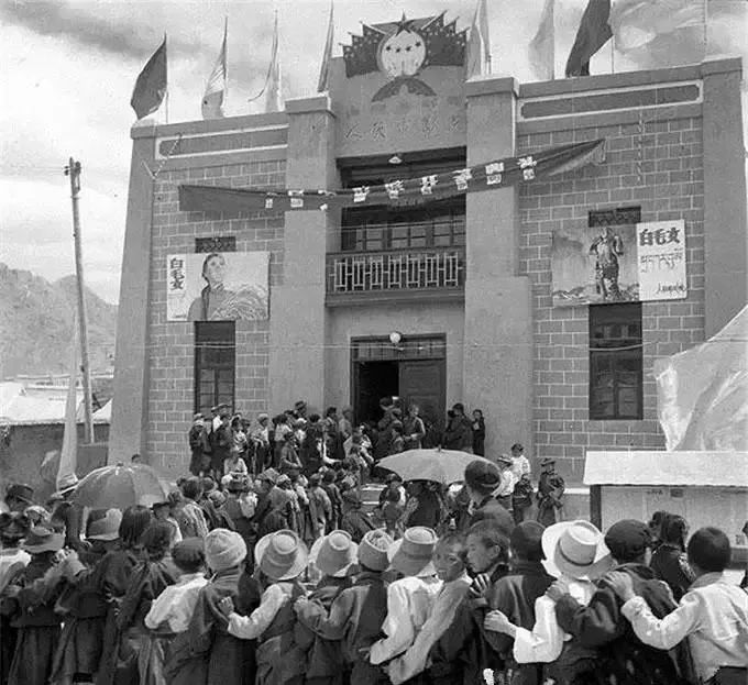 80年代看电影老照片,八十年代看电影老照片