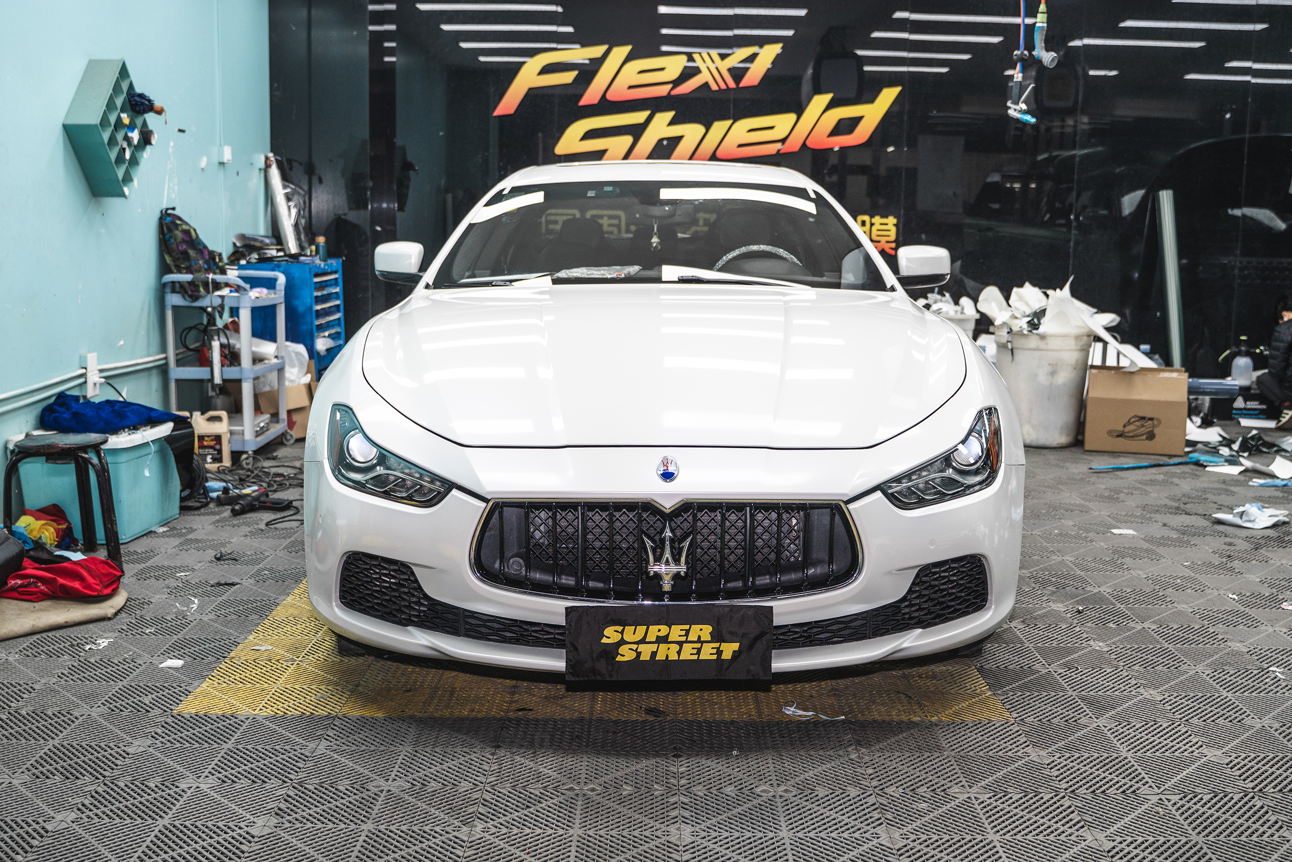 玛莎拉蒂吉博力汽车贴膜改色,superstreet改装