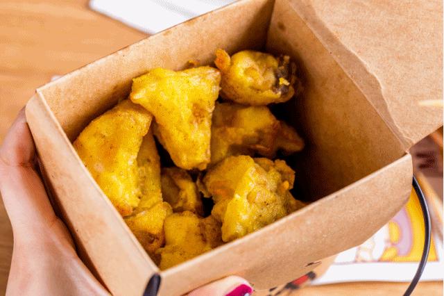 古城这家店很小,但鸡炸得好