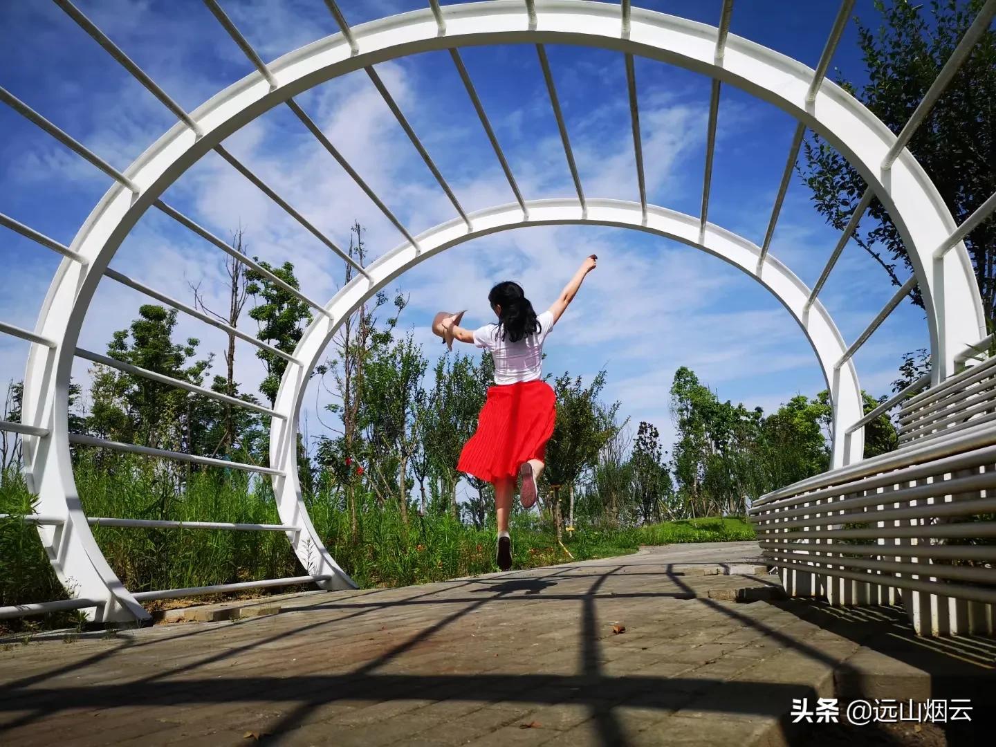 手拿自拍杆一杆在手不求人,自拍杆教程全过程