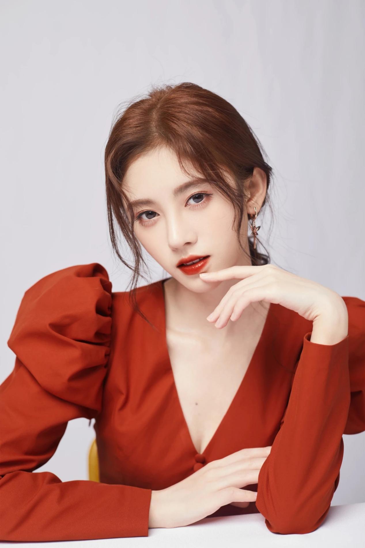 “空气刘海”不受宠了！今年流行这3款“刘海”，热巴郑爽都上头