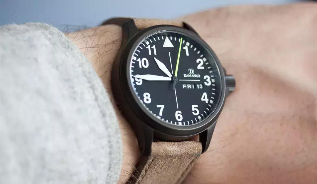 买表要不要买表盘里带日历的,买表要不要二手的