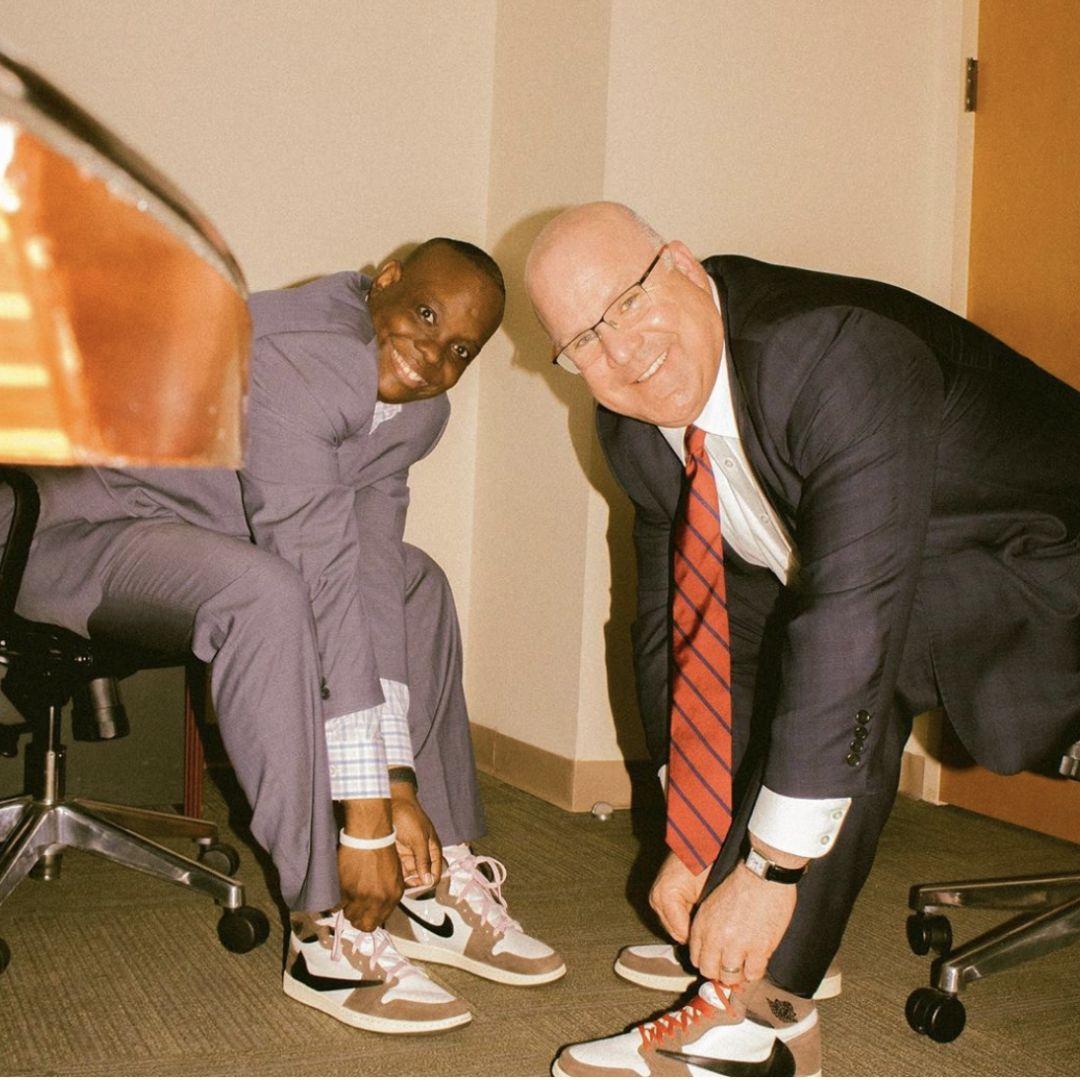 travisscott罕见上脚,travisscott紧张时刻