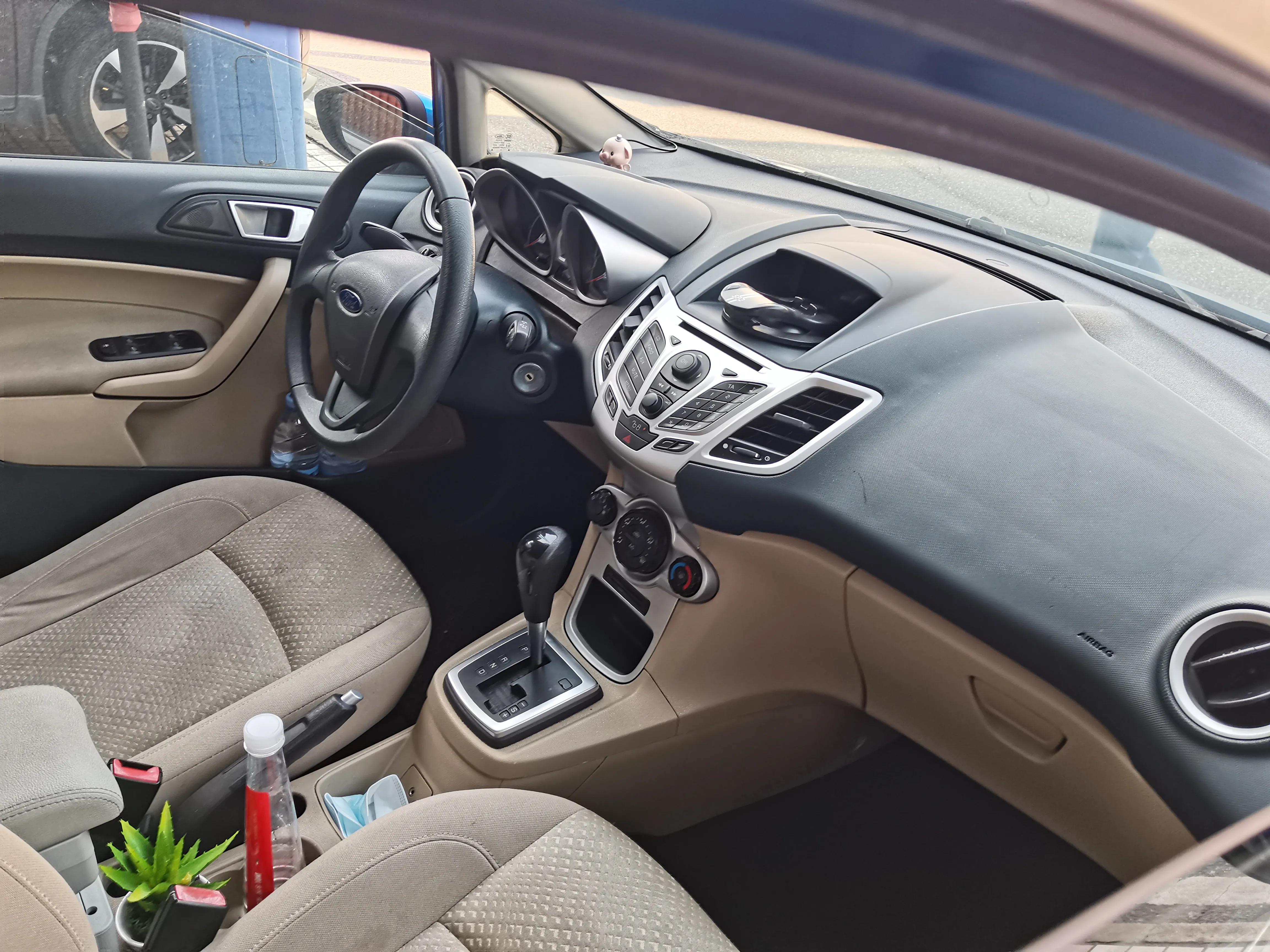 福特嘉年华两厢vs三厢,爱不释手的福特嘉年华