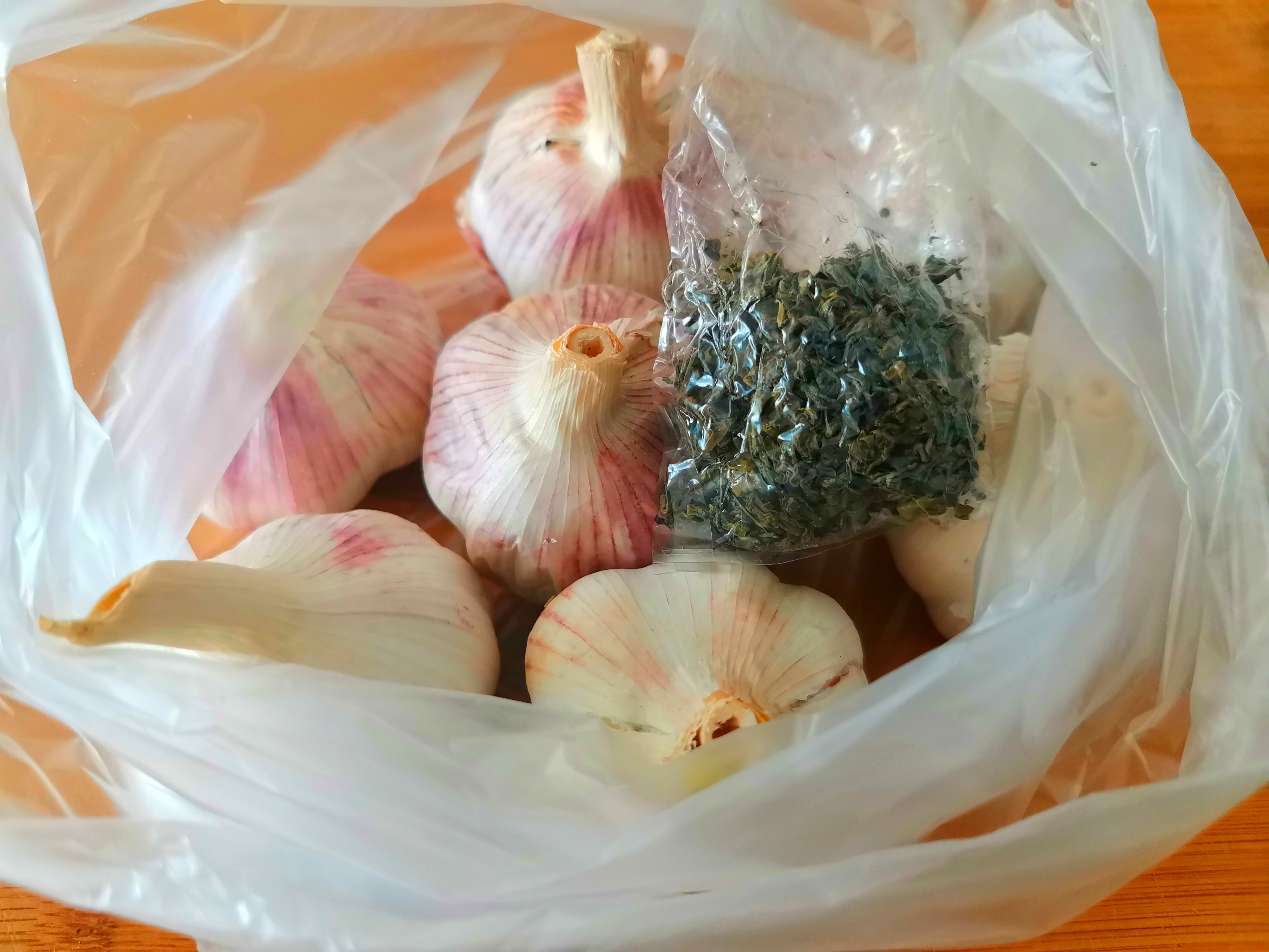 怎么储存大蒜不烂不生芽,大蒜怎样储存不发芽不霉烂