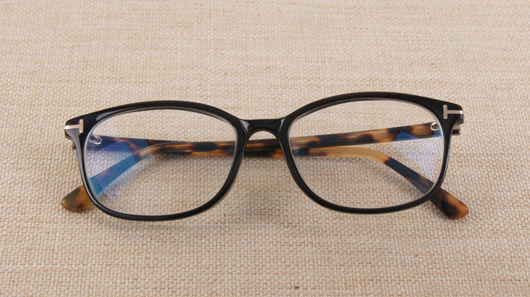 眼镜坏了用哪种胶才能粘好,眼镜坏了可以用啥胶粘