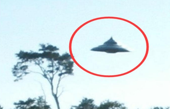 日本天空不明飞行物真实视频,著名的不明飞行物事件专家解释