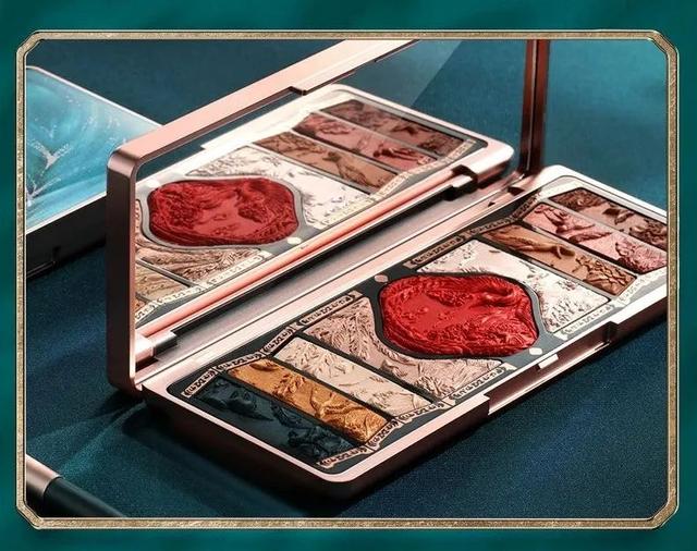 被李佳琦捧火的化妆品，没想到包装成了国潮风