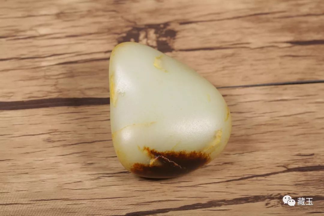 和田玉光白籽料特点,和田玉颜色白的好吗