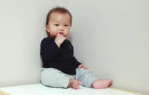 孩子一焦虑就咬指甲,小孩总咬指甲会不会截肢