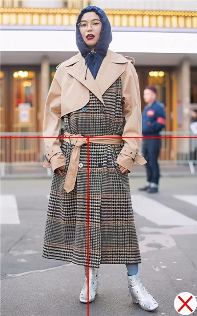 “矮个”女生,尽量避免这4种穿搭,显胖容易显矮,你中招了几个