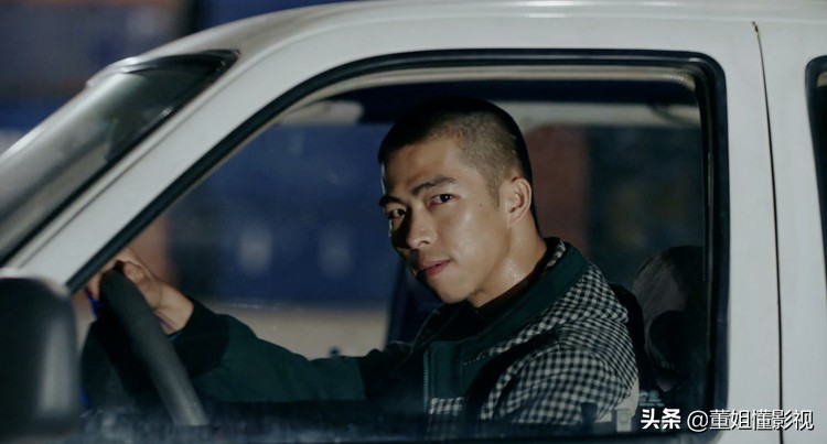 「戴着镣铐跳舞的烂片」《我不是药神》,看看药企代表的形象就懂