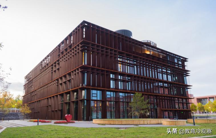 中国最年轻的诺贝尔物理奖获得者,诺贝尔物理学奖来自哪几个学校