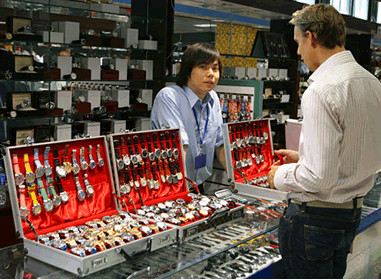 “年薪百万后，我终于敢光明正大戴假表了”