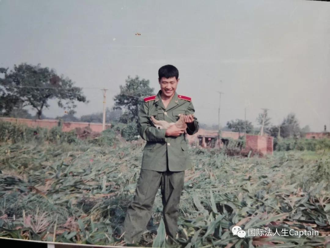 八一建军节向军人们致敬人民网,八一建军节致敬永不褪色的军魂