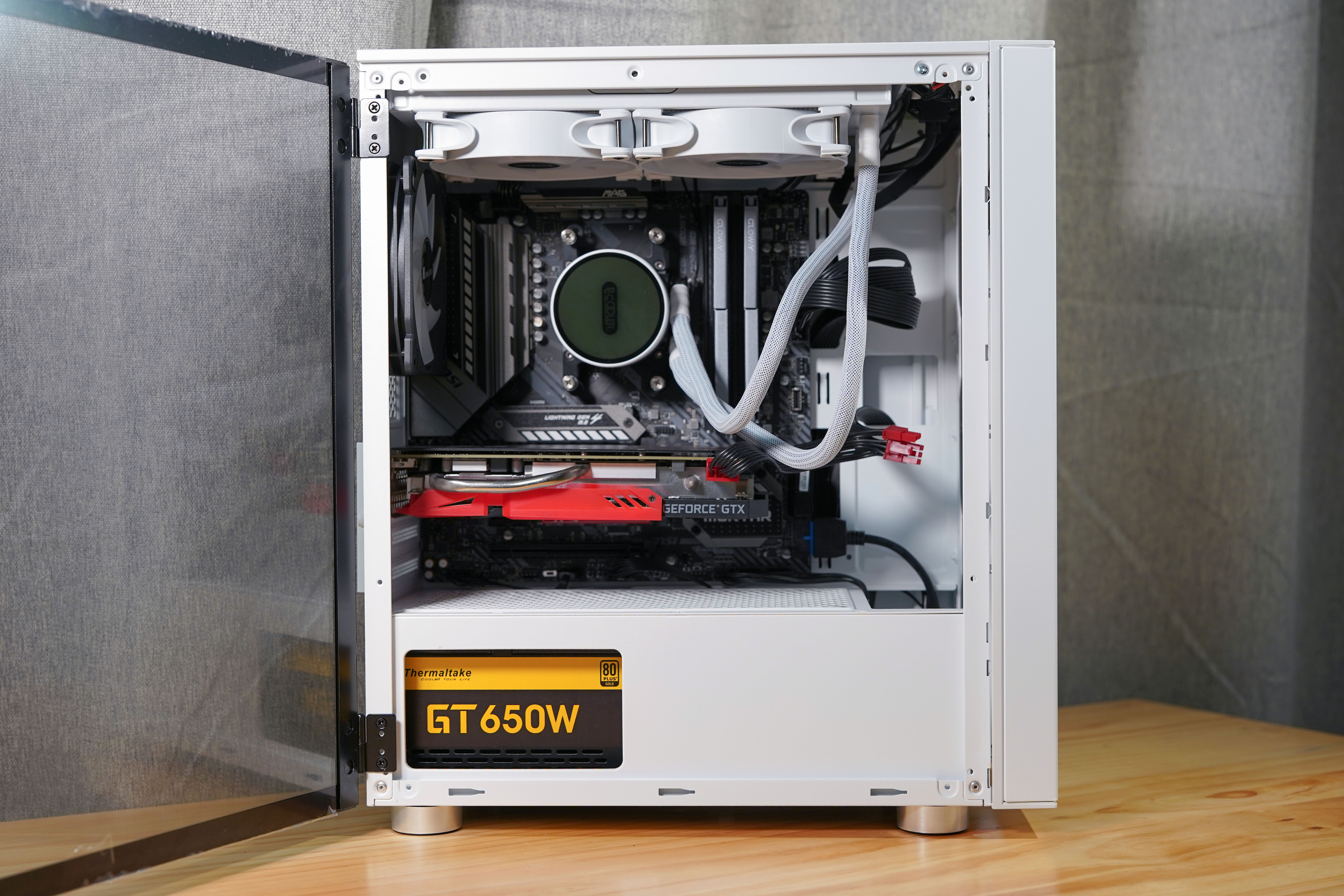 超频三白色光域机箱散热怎么样,超频3光愈2机箱测评