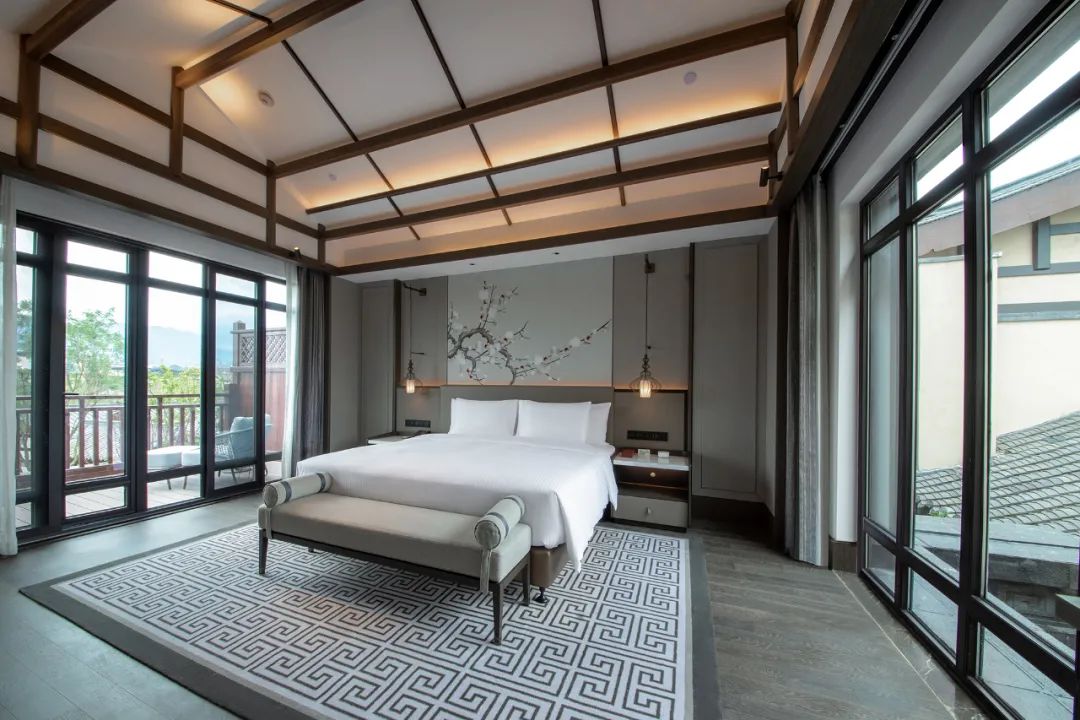 等了好久，这家酒店终于开了，全是别墅房