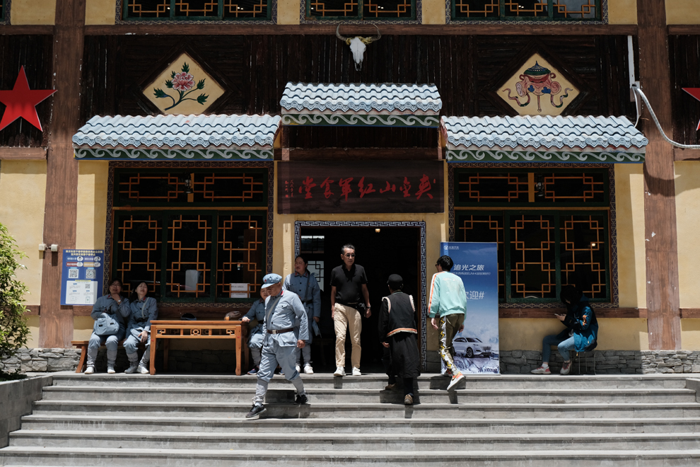 重走长征路夹金山,夹金山重走长征路在哪里