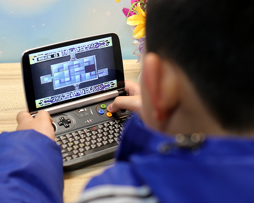 目前性能最强的win掌机,gpdwin2掌机评测