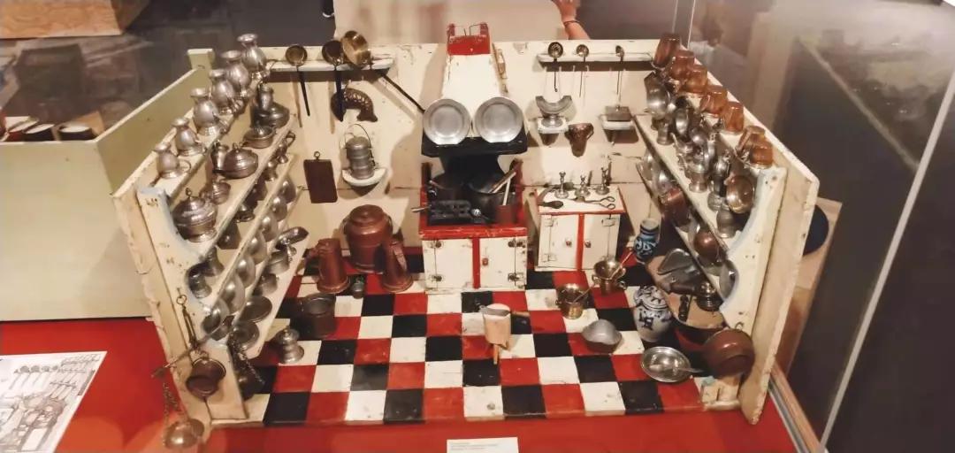 「伟大城市」纽伦堡，一尊皇座，几把囚椅