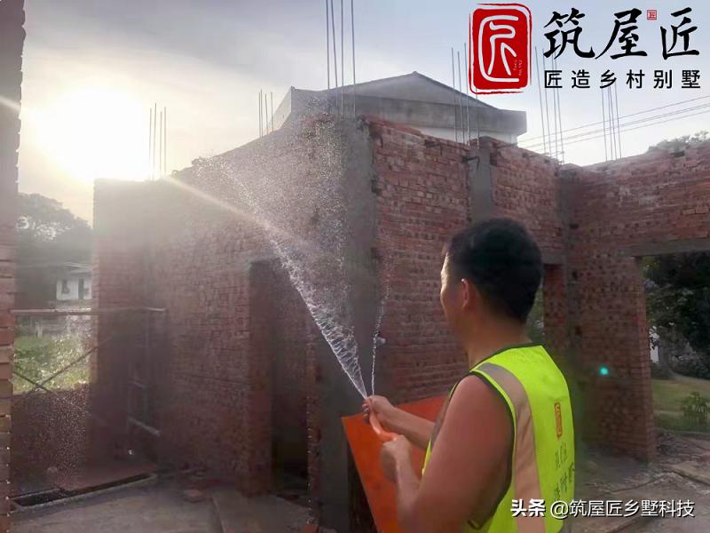 热烈祝贺阳新明总别墅项目喜封金顶